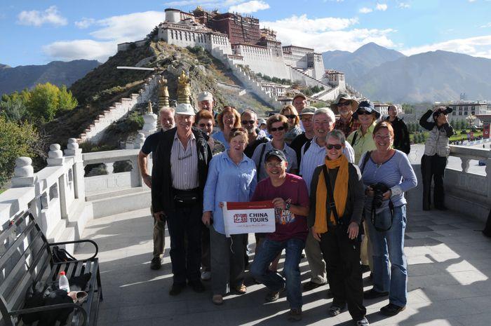 Potala Palace Lhasa Group Photo Tibet
